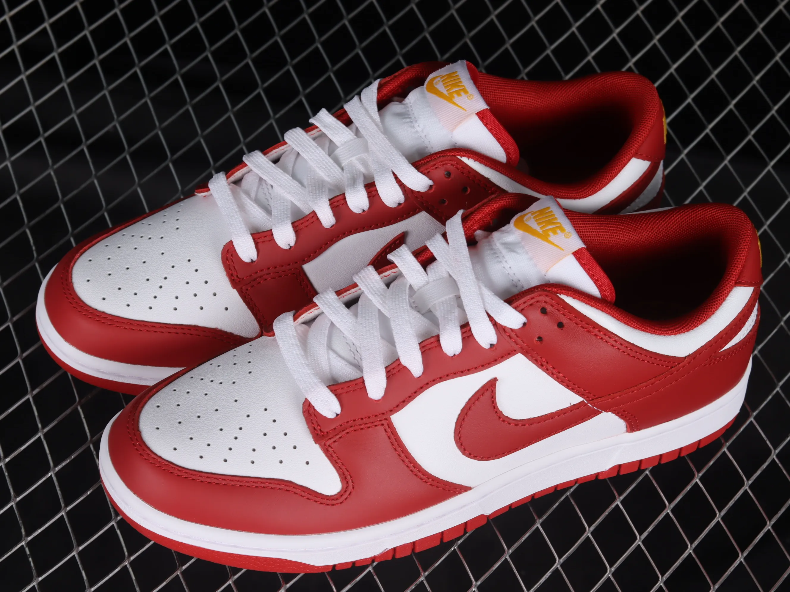 All Categories Nk SB Dunk Series Nk SB Dunk Low Low-top sneakers Foreign trade version Nk Dunk Low "Gym Red" white, red and gold SB low-top sports and leisure sneakers DD1391-602